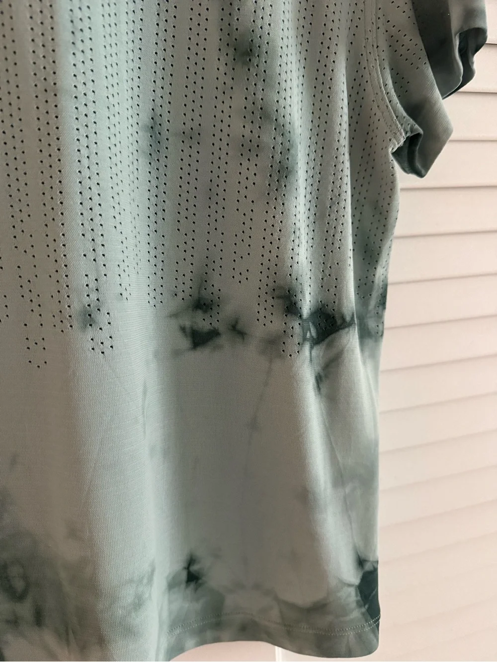 Lululemon train to be short Sleeve